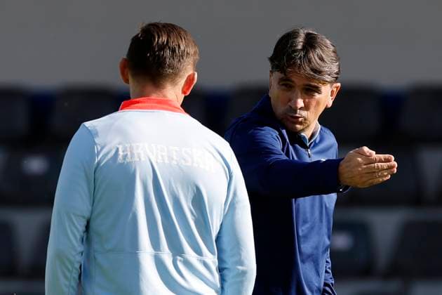 Croatian coach Zlatko Dalic talks with assistant coach Ivica Olic (L) during the team s training session held in Neuruppin, Germany, 13 June 2024. Croatian national team, Nationalteam training session !ACHTUNG: NUR REDAKTIONELLE NUTZUNG!  Copyright: xAlbertoxEstevezx GRAF257 20240613-55013862695_1