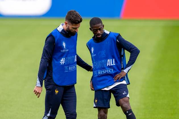 Football France national team, public training on 13 06 2024 in Paderborn before the start of Euro 2024 in Germany Olivier Giroud l talks to Ousmane Dembele Important note According to FIFA or UEFA regulations, it is prohibited to use or have used photographs taken in the stadium and or of the match in the form of sequential images and or video-like photo series Foto Kirchner Media DI Copyright: xKirchner-Media DIx