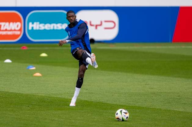 Football France national team, public training on 13 06 2024 in Paderborn before the start of Euro 2024 in Germany Ousmane Dembele plays the ball Important note According to FIFA or UEFA regulations, it is prohibited to use or have used photographs taken in the stadium and or of the match in the form of sequential images and or video-like photo series Foto Kirchner Media DI Copyright: xKirchner-Media DIx