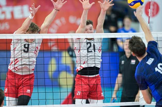 VOLLEYBALL - CEV Silver League RIED,AUSTRIA,13.JUN.24 - VOLLEYBALL - CEV European Silver League, men, OEVV international match, Länderspiel, Nationalmannschaft Austria vs Israel. Image shows Sebastian Sablatnig, Clemens Ecker (AUT) and Mark Rura (ISR).  GEPAxpictures xChristianxMoser
