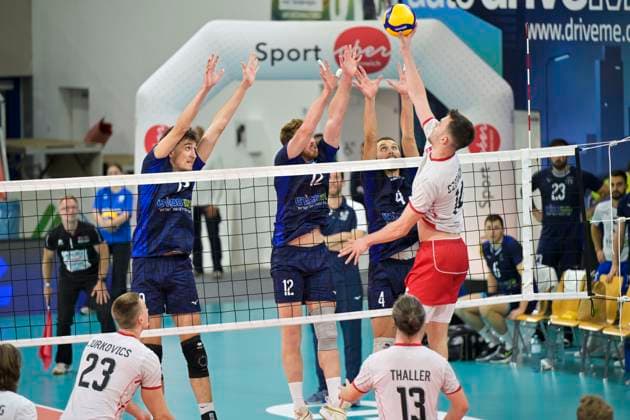 VOLLEYBALL - CEV Silver League RIED,AUSTRIA,13.JUN.24 - VOLLEYBALL - CEV European Silver League, men, OEVV international match, Länderspiel, Nationalmannschaft Austria vs Israel. Image shows Mark Rura, Ofeck Hazan (ISR) and Michael Czerwinski (AUT).  GEPAxpictures xChristianxMoser