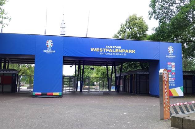 13 06,2024 Dortund, setting up the fan zone for EURO 2024 on the festival meadow in Westfalenpark Dortmund Entrance to the fan zone