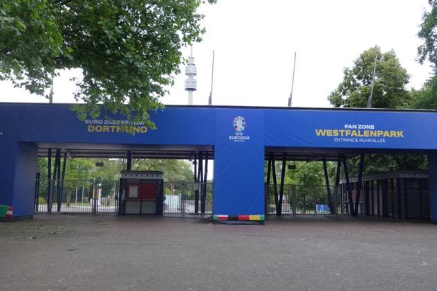 13 06,2024 Dortund, setting up the fan zone for EURO 2024 on the festival meadow in Westfalenpark Dortmund Entrance to the fan zone