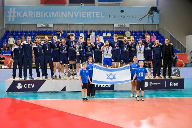 VOLLEYBALL - CEV Silver League RIED,AUSTRIA,13.JUN.24 - VOLLEYBALL - CEV European Silver League, men, OEVV international match, Länderspiel, Nationalmannschaft Austria vs Israel. Image shows the rejoicing of team ISR.  GEPAxpictures xChristianxMoser