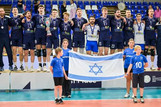VOLLEYBALL - CEV Silver League RIED,AUSTRIA,13.JUN.24 - VOLLEYBALL - CEV European Silver League, men, OEVV international match, Länderspiel, Nationalmannschaft Austria vs Israel. Image shows the rejoicing of team ISR.  GEPAxpictures xChristianxMoser