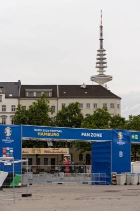 GER, Fanzone Hamburg, Set-up, Ready for opening match, Public Viewing, Fan Festival, UEFA EURO 2024, 13 06 2024 GER, Fanzone Hamburg, Set-up, Ready for opening match, Public Viewing, Fan Festival, UEFA EURO 2024, 13 06 2024 Hamburg Copyright: xEibner-Pressefoto MaximilianxVincenx EP_MVN