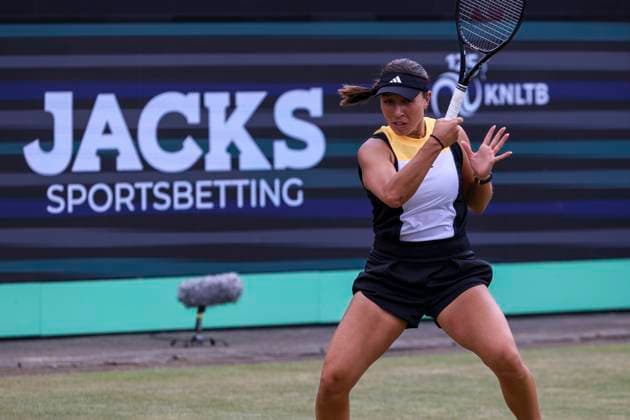 Libema Open Tennis Championship - Day 6 Jessica Pegula of USA in action during the WTA, Tennis Damen tennis game against Aleksandra Krunic of Serbia at the Libema Open Tournament - Rosmalen Grass Court Championships in Den Bosch, the Netherlands on June 13, 2024 Den Bosch Netherlands  Copyright: xNicolasxEconomoux originalFilename:oikonomou-notitle240613_npF01.jpg