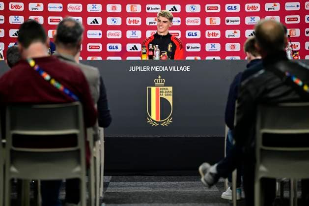 Belgium Media Activities UEFA EURO, EM, Europameisterschaft,Fussball 2024 14 06 2024 FREIBERG AM NECKA, GERMANY - JUNE 14 : De Ketelaere Charles midfielder of Belgium talking to the press during a press conference, PK, Pressekonferenz of the Belgian Red Devils at the UEFA Euro 2024 European Football Championship tournament on June 14, 2024 in Freiberg am Necka, Germany, 14 06 2024 Freiberg am Necka Germany  Copyright: xPeterxDexVoechtx