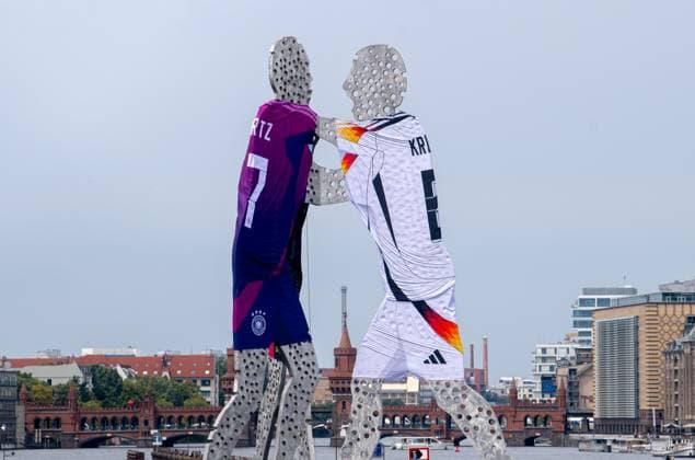 Football, men, 2023 2024 season, Euro 2024 in Germany, Molecule Man in the Spree decorated with jerseys of Manuel Neuer, Florian Wirtz and Toni Kroos, 14 06 2024, Copyright: xSebastianxRäppold MatthiasxKochx