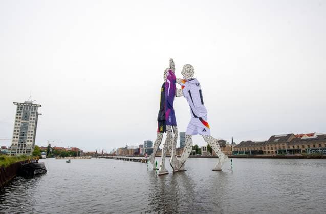 Football, men, 2023 2024 season, Euro 2024 in Germany, Molecule Man in the Spree decorated with jerseys of Manuel Neuer, Florian Wirtz and Toni Kroos, 14 06 2024, Copyright: xSebastianxRäppold MatthiasxKochx