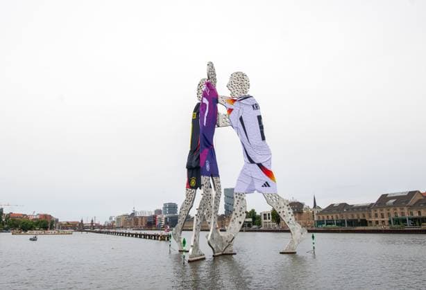 Football, men, 2023 2024 season, Euro 2024 in Germany, Molecule Man in the Spree decorated with jerseys of Manuel Neuer, Florian Wirtz and Toni Kroos, 14 06 2024, Copyright: xSebastianxRäppold MatthiasxKochx