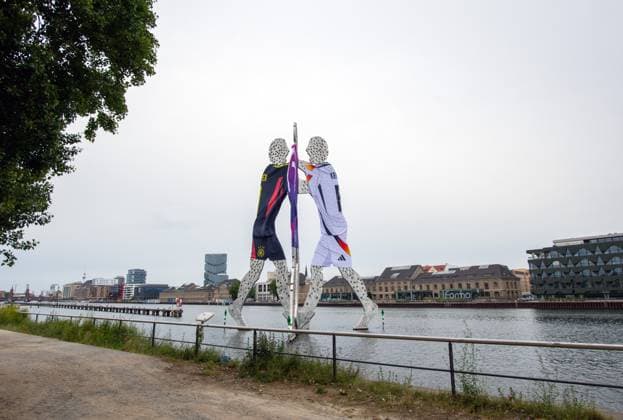 Football, men, 2023 2024 season, Euro 2024 in Germany, Molecule Man in the Spree decorated with jerseys of Manuel Neuer, Florian Wirtz and Toni Kroos, 14 06 2024, Copyright: xSebastianxRäppold MatthiasxKochx