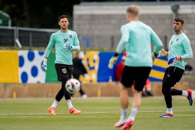 SOCCER - UEFA EURO, EM, Europameisterschaft,Fussball 2024 BERLIN,GERMANY,14.JUN.24 - SOCCER -UEFA EURO 2024, OEFB, Oesterreichischer Fussball-Bund, training. Image shows Heinz Lindner and Niklas Hedl (AUT).  GEPAxpictures xJohannesxFriedl