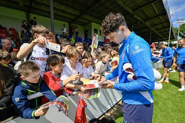 Open training of the Czech national football team within the European Championships, in Norderstedt, Germany, June 14, 2024. Ladislav Krejci Jr. signs autographs for children s fans. (CTKxPhoto VitxSimanek) CTKPhotoP2024061404429  CTKPhotoP2024061404429