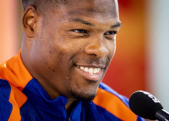 WOLFSBURG - Denzel Dumfries during a media moment of the Dutch national team, Nationalteam in the Volkswagen Arena on June 14, 2024 in Wolfsburg, Germany. The Dutch national team is preparing for the first group match at the European Football Championship in Germany against Poland. ANP KOEN VAN WEEL UEFA EURO, EM, Europameisterschaft,Fussball 2024 Germany 2024 xVIxANPxSportx xxANPxIVx 501059942 originalFilename: 501059942.jpg