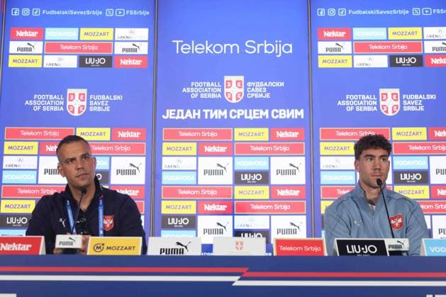 SERBIA FOOTBALL TEAM DUSAN VLAHOVIC fudbaler reprezentacije Srbije pres konferencija pred utakmicu UEFA Evropskog prvenstva 2024 godine protiv Engleske u hotelu Maksimilijan, Augzburg 14.06.2024. godine Foto: FOOTBALL, SERBIA, UEFA European Championship, EM, Europameisterschaft EURO 2024 Augsburg Hotel Maximilian Germany Copyright: xMarkoxMetlas xMNxPressx