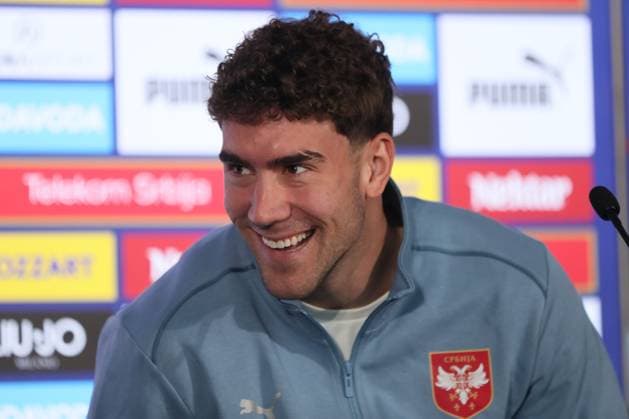 SERBIA FOOTBALL TEAM DUSAN VLAHOVIC fudbaler reprezentacije Srbije pres konferencija pred utakmicu UEFA Evropskog prvenstva 2024 godine protiv Engleske u hotelu Maksimilijan, Augzburg 14.06.2024. godine Foto: FOOTBALL, SERBIA, UEFA European Championship, EM, Europameisterschaft EURO 2024 Augsburg Hotel Maximilian Germany Copyright: xMarkoxMetlas xMNxPressx
