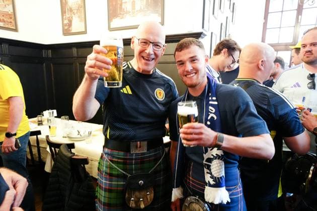 EURO 2024, Scottish head of government John Swinney with fans in Munich