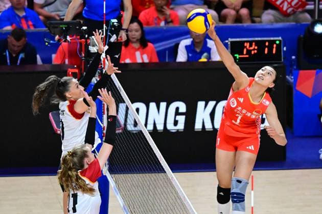 (240614) -- HONG KONG, June 14, 2024 -- Yuan Xinyue (R) of China spikes the ball during the preliminary match between China and Germany at the Women s Volleyball Nations League 2024 Hong Kong in Hong Kong, south China, June 14, 2024. ) (SP)CHINA-HONG KONG-VOLLEYBALL-WOMEN S NATIONS LEAGUE 2024-CHINA VS GERMANY (CN) ZhuxWei 