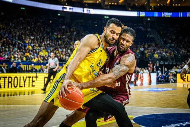 Basketball Berlin 14 06 2024 Season 2023 2024 1 Bundesliga easyCredit BBL Playoffs Final Game 4 Alba Berlin FC Bayern Munich Devin Booker Munich, No 31 Johannes Thiemann Alba Berlin, No 32