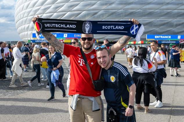 Football, men, season 2023 24, Euro 2024 Group A 1 matchday in Munich, Germany Scotland, Scottish fans with match scarf, 14 06 2024, Copyright: xMatthiasxKochx