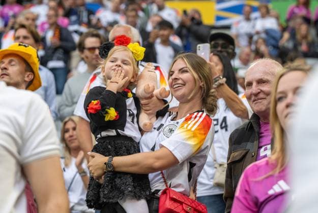 Soccer, Men, Season 2023 24, Euro 2024 Group A 1 Matchday in Munich, Germany Scotland, Lisa Füllkrug wife of Niclas Füllkrug with daughter Emilia in the stands, 14 06 2024, Copyright: xMatthiasxKochx