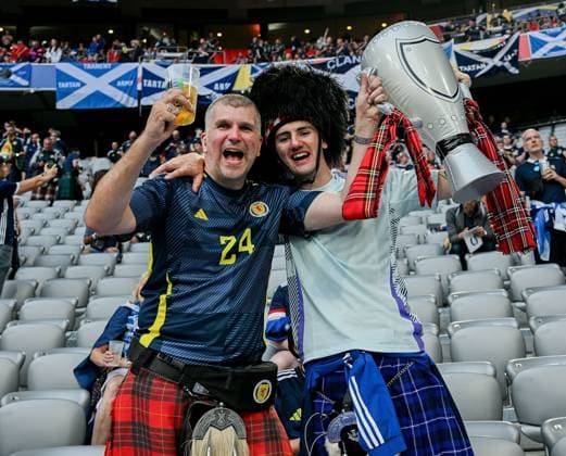 14 06 2024, xpsx, UEFA Euro 2024 Preliminary Round, Germany Scotland v l Scotland Fans Spectators European Championship Cup Beer DFL DFB REGULATIONS PROHIBIT ANY USE OF PHOTOGRAPHS as IMAGE SEQUENCES and or QUASI VIDEO Munich Bayern Germany DEU