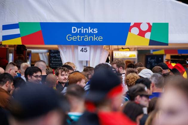 UEFA Euro 2024 Germany Scotland Fan Zone Berlin Brandenburg Gate 14 06 2024 Big crowd at the drinks stand Impressions from the fan zone at the Brandenburg Gate in Berlin for the opening match of the European Championship between Germany and Scotland UEFA Euro 2024 14 06 2024 Copyright: xBEAUTIFULxSPORTS Hahnex