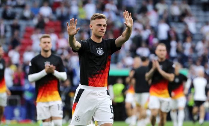 Joshua Kimmich waves, German players come to warm up Sport Football Soccer European Championship Euro 2024 European Championship Men Season 2023 2024 14 06 2024 Germany GER vs Scotland SCO DFL regulations prohibit any use of photographs as image sequences and or quasi video
