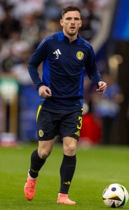 Football - UEFA EURO, EM, Europameisterschaft,Fussball 2024 - Group A - Germany v Scotland MUNICH, GERMANY - Friday, June 14, 2024: Scotland s captain Andrew Robertson during the pre-match warm-up before the opening UEFA Euro 2024 match between Germany and Scotland at the Allianz Arena. (Photo by David Rawcliffe Propaganda) MUNICH Allianz Arena BAVARIA GERMANY  Copyright: xDavidxRawcliffex P2024-06-14-Germany_Scotland-54