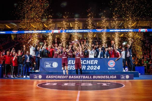 Basketball Berlin 14 06 2024 Season 2023 2024 1 Bundesliga easyCredit BBL Playoffs Final Game 4 Alba Berlin FC Bayern Munich Bayern Munich is German Champion Andreas Obst Munich, No 13 and Vladimir Lucic Munich, No 11 with trophy