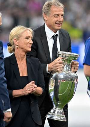 14 06 2024, Football UEFA EURO 2024, preliminary round, 1 match day, opening match Germany Scotland, in the Football Arena Munich Heidi Beckenbauer with Jürgen Klinsmann both Germany