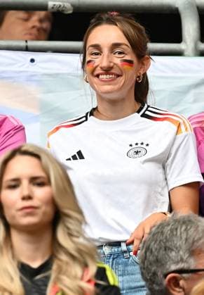 14 06 2024, xscotx, European Football Championship 2024, Germany Scotland, emspor, f l Lena Wurzenberger center in white shirt , girlfriend of coach Julian Nagelsmann German national football team DFB Munich