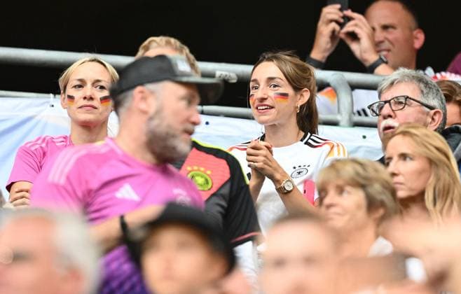 14 06 2024, xscotx, European Football Championship 2024, Germany Scotland, emspor, f l Lena Wurzenberger center in white shirt , girlfriend of coach Julian Nagelsmann German national football team DFB Munich