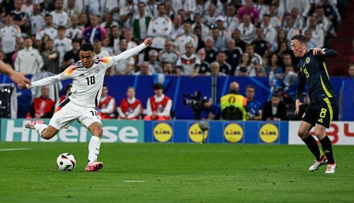 14 06 2024, xpsx, UEFA Euro 2024 preliminary round, Germany Scotland v l tor zum 2 0 für Deutschland Torschütze Jamal Musiala Deutsche Fussball Nationalmannschaft DFB , Callum Mcgregor Team Schottland DFL DFB REGULATIONS PROHIBIT ANY USE OF PHOTOGRAPHS as IMAGE SEQUENCES and or QUASI VIDEO München Bayern Deutschland DEU