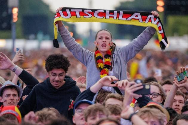 UEFA Euro 2024 Germany Scotland Fan Zone Berlin Brandenburg Gate 14 06 2024 Cheering fans in front of the screen Impressions from the Fan Zone at the Brandenburg Gate in Berlin for the European Championship opening match between Germany and Scotland UEFA Euro 2024 14 06 2024 Copyright: xBEAUTIFULxSPORTS Hahnex