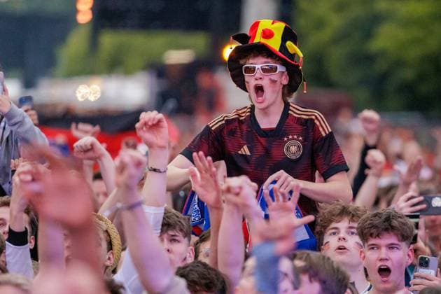 UEFA Euro 2024 Germany Scotland Fan Zone Berlin Brandenburg Gate 14 06 2024 Cheering fans in front of the screen Impressions from the Fan Zone at the Brandenburg Gate in Berlin for the European Championship opening match between Germany and Scotland UEFA Euro 2024 14 06 2024 Copyright: xBEAUTIFULxSPORTS Hahnex