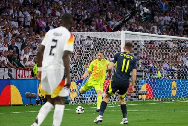 Manuel Neuer Germany, 01 in action , Football, UEFA , European Championship, Group A 2024, Germany vs Scotland, 14 06 2024, Munich Football Arena, Munich, Germany Munich Football Arena Bayern Germany Copyright: xGrantxHubbsx
