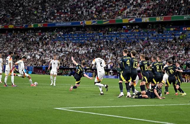 14 06 2024, Football UEFA EURO 2024, Preliminary round, Matchday 1, Opening match Germany Scotland, at the Fußball Arena München Kai Havertz Germany takes the free kick