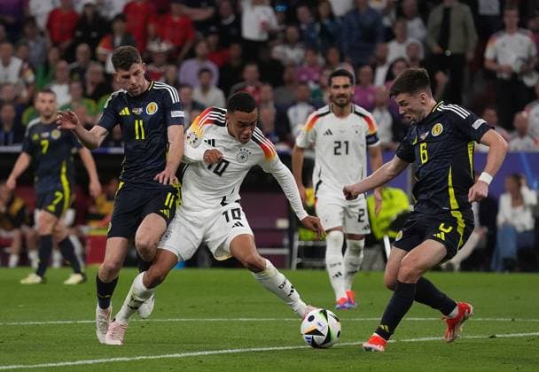 14 06 2024, Allianz Arena, Munich, GER, EM UEFA 2024, Group A, Germany vs Scotland, pictured Ryan Christie Scottland 11 , Jamal Musiala Germany 10 , Kieran Tierney Scottland 6 Defodi 506 20240614 hbr 2049 Defodi-506