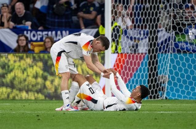 Football, men, season 2023 24, Euro 2024 Group A 1 matchday in Munich, Germany Scotland, v l Florian Wirtz Germany helps Jamal Musiala Germany up, 14 06 2024, Copyright: xMatthiasxKochx