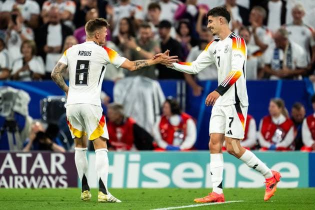 240614 Kai Havertz of Germany celebrate with Toni Kroos after scoring the 3 0 goal during the UEFA Euro 2024 Football Championship match between Germany and Scotland on June 14, 2024 in Munich Photo Mathias Bergeld BILDBYRAN kod MB MB0933 fotboll football soccer fotballs em europamästerskap em uefa euro uefa european football championship euro 2024 deutschland germany scotland bbeng skottland jubel  Copyright: MATHIASxBERGELD BB240614MB083