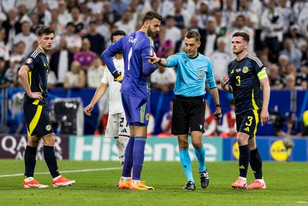 UEFA EURO 2024 Opening match Germany Scotland 14 06 2024 Referee Clement Turpin FRA announces the decision UEFA EURO 2024 Opening match Germany Scotland Munich Football Arena, Munich on 14 06 2024 Copyright: xBEAUTIFULxSPORTS Wunderlx
