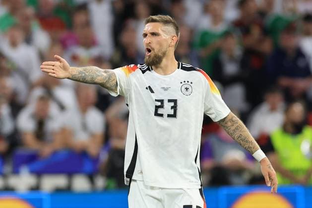14th June 2024; Munich Football Arena, Munich, Germany; Euro 2024 Group A Football, Germany versus Scotland; Robert Andrich (GER), gives directions to team mates  ActionPlus12654411 PierrexTeyssot