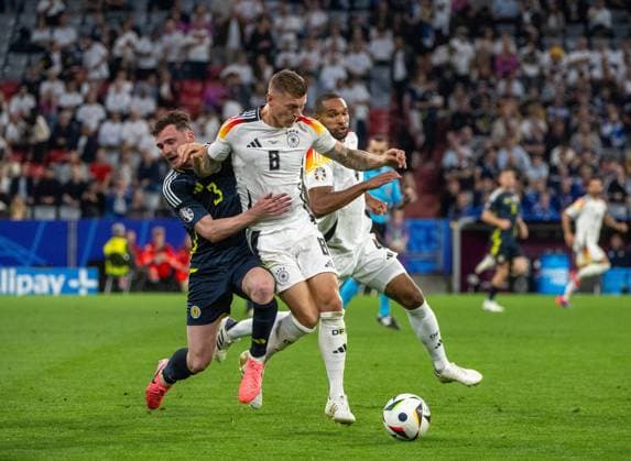 Football, men, season 2023 24, Euro 2024 Group A 1 matchday in Munich, Germany Scotland, v l Andrew Robertson Scotland , Toni Kroos Germany , Jonathan Tah Germany , 14 06 2024, Copyright: xMatthiasxKochx