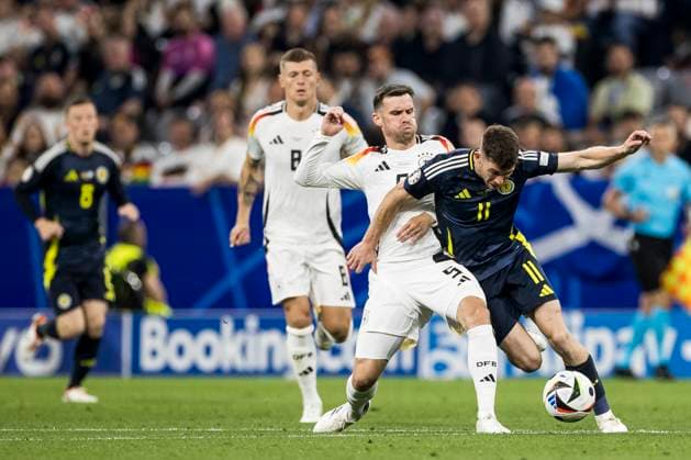 UEFA EURO 2024 Opening match Germany Scotland 14 06 2024 Pascal Groß Germany, 5 in duel with Ryan Christie Scotland, 11 UEFA EURO 2024 Opening match Germany Scotland Munich Football Arena, Munich on 14 06 2024 Copyright: xBEAUTIFULxSPORTS Wunderlx
