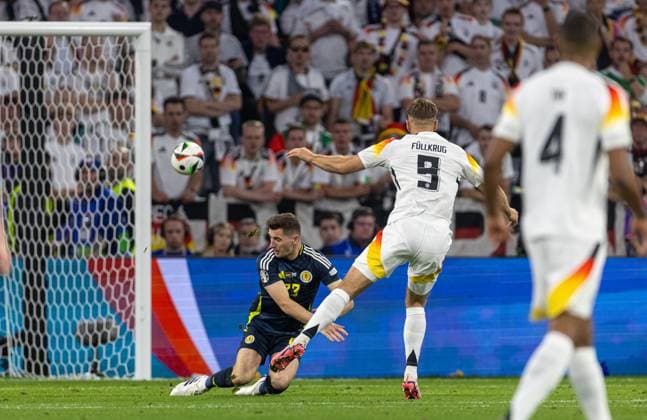 Football - UEFA EURO, EM, Europameisterschaft,Fussball 2024 - Group A - Germany v Scotland MUNICH, GERMANY - Friday, June 14, 2024: Germany s Niclas Füllkrug scores the fourth goal during the opening UEFA Euro 2024 match between Germany and Scotland at the Allianz Arena. (Photo by David Rawcliffe Propaganda) MUNICH Allianz Arena BAVARIA GERMANY  Copyright: xDavidxRawcliffex P2024-06-14-Germany_Scotland-126