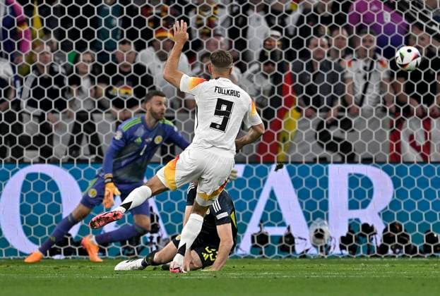 14 06 2024, Football UEFA EURO 2024, Preliminary round, Matchday 1, Opening match Germany Scotland, at Fußball Arena München Niclas Füllkrug Germany scores to make it 4 0 against goalkeeper Angus Gunn Scotland