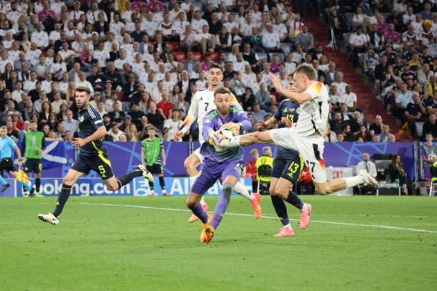 14 06 2024, Football, Men, UEFA European Championship 2024, Opening match, Group A, Germany Scotland, Florian Wirtz Germany , Angus Gunn Scotland Munich Allianz Arena Bayern Germany EN Copyright: xSebastianxBachx
