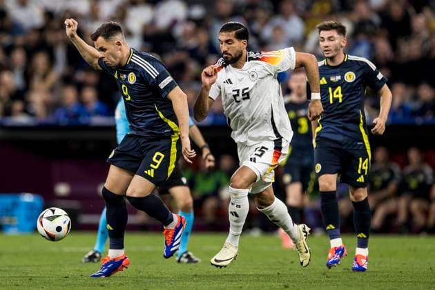 UEFA EURO 2024 Opening match Germany Scotland 14 06 2024 Lawrence Shankland Scotland, 9 , Emre Can Germany, 25 UEFA EURO 2024 Opening match Germany Scotland Munich Football Arena, Munich on 14 06 2024 Copyright: xBEAUTIFULxSPORTS Wunderlx